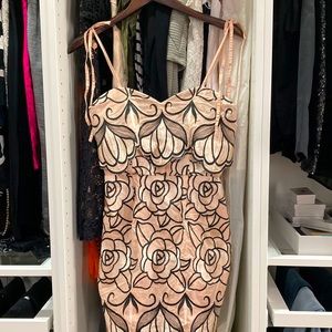 GB BEAUTIFUL LIGHT PEACH/BEIGE FITTED DRESS. Size S.